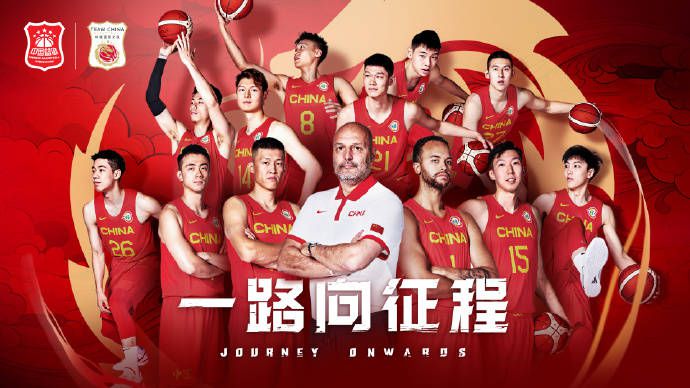 乘坐出租来到机场，叶辰正准备去到达大厅，一辆奔驰大g忽然一个急刹车，横停在了自己身前。