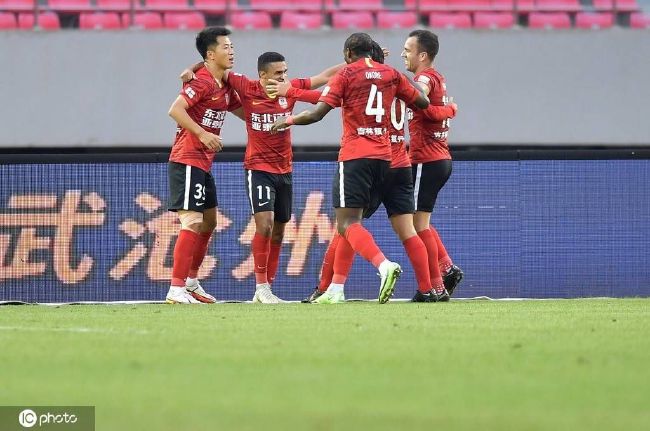 杨若晴的笑声从灶房传了出来。